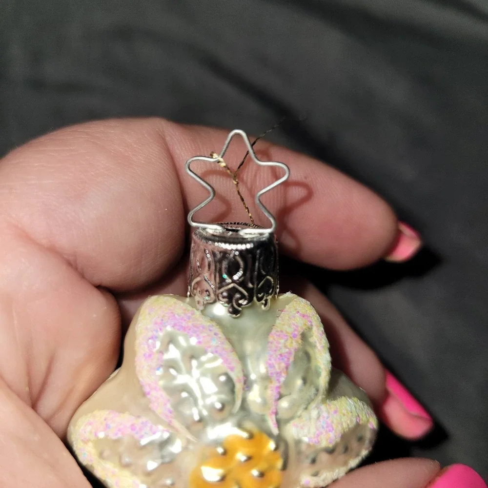 Vintage WEST GERMANY Hand Blown GLASS CHRISTMAS TREE ORNAMENT Daisy Flower